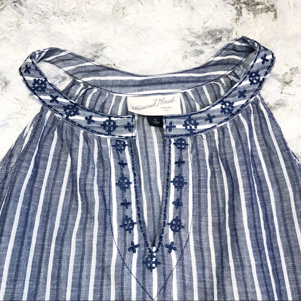 Universal Thread Embroidered Split Neck Tank - Picture 5 of 10